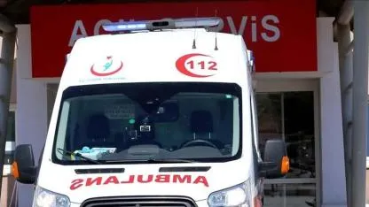 Hilvan’da otomobil bariyere çarptı: 4 yaralı