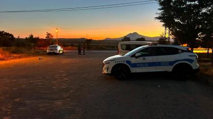 Polis ve vatandaşları ezerek kaçmaya çalıştı: 1 ölü, 1'i polis 2 yaralı