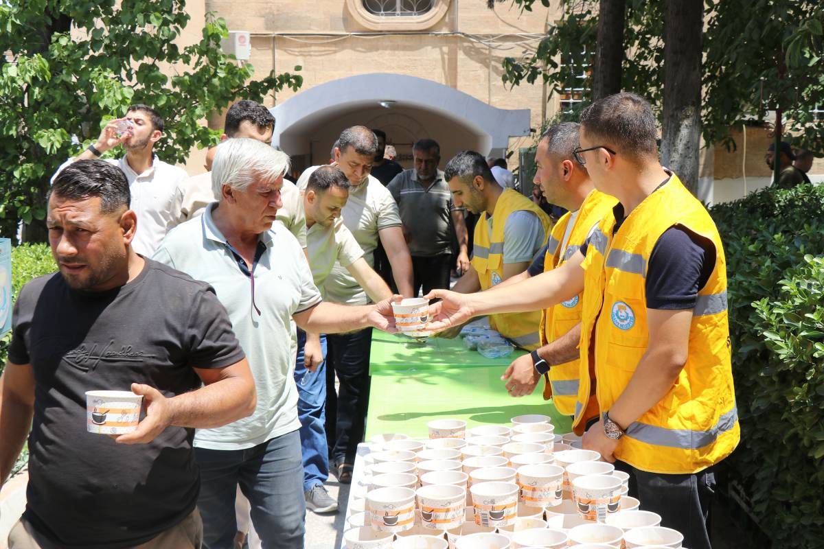 Şanlıurfa'da Muharrem ayına özel aşure ikramı