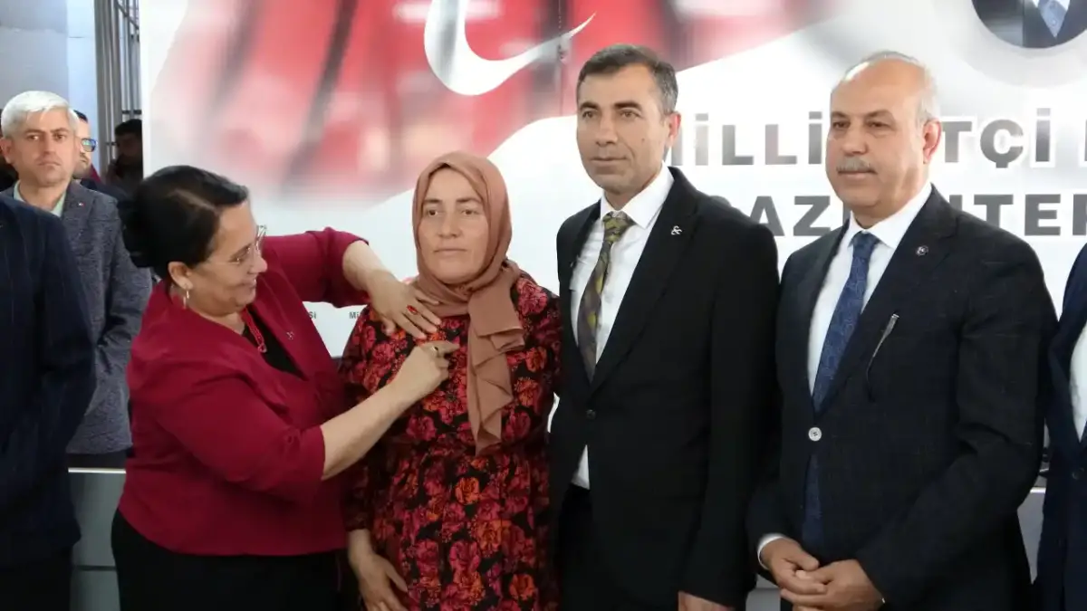 Gaziantep'te hareketli dakikalar: 300 kişi MHP'ye geçti!