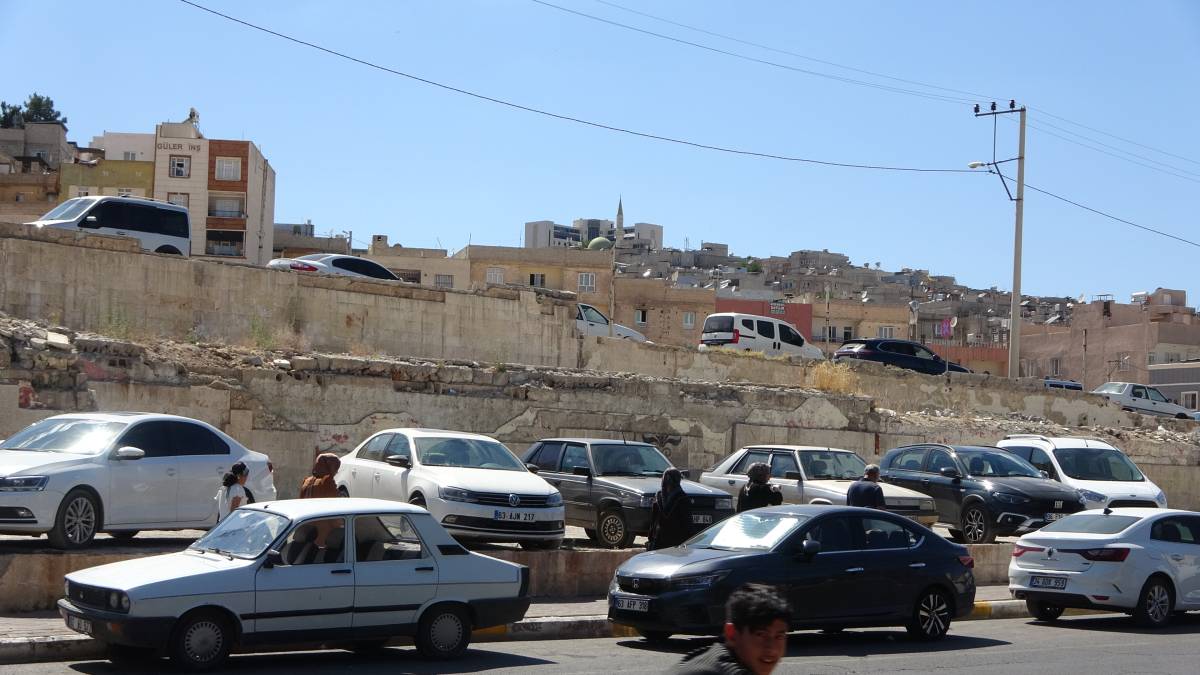 Şanlıurfa’da millet servet olan otopark çürüyor!